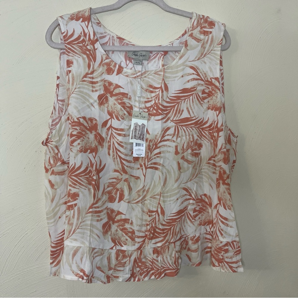NWT. Charlie Paige Tropical Print Sleeveless‎ Top